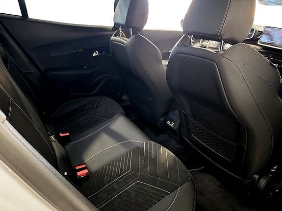 Peugeot 2008 12 of 15