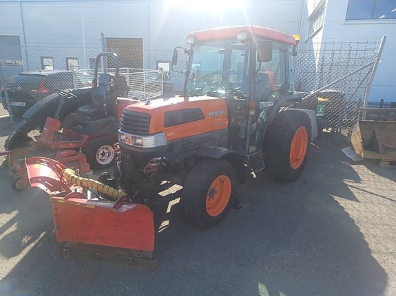Kubota 5030 HST 3 of 5