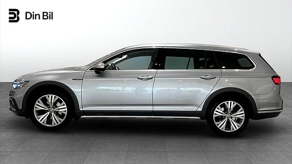 Volkswagen Passat Alltrack 2 of 5