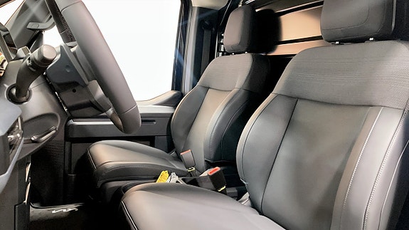 Kia PV5 8 of 17