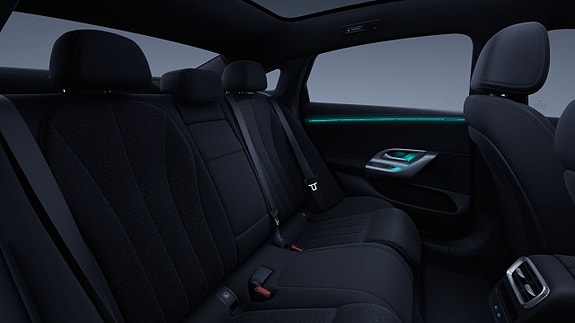 Mercedes-Benz C400 15 of 17