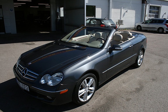 Mercedes-Benz CLK350 13 of 14
