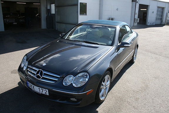 Mercedes-Benz CLK350 3 of 14