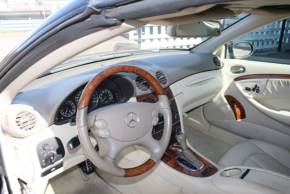 Mercedes-Benz CLK350 11 of 14