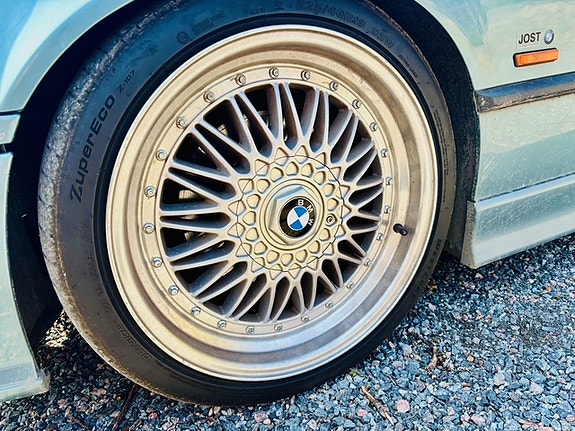 BMW 318i 3 of 5
