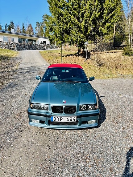 BMW 318i 2 of 5