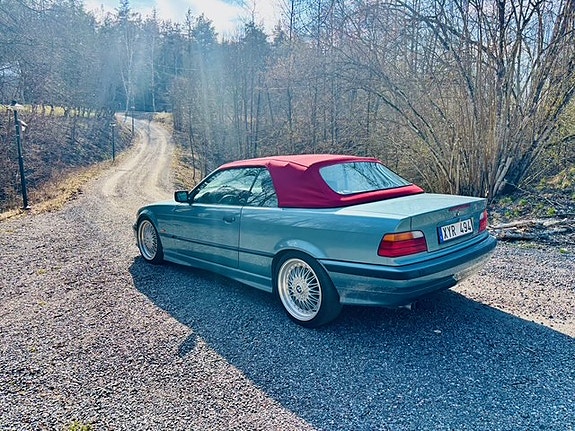 BMW 318i 4 of 5