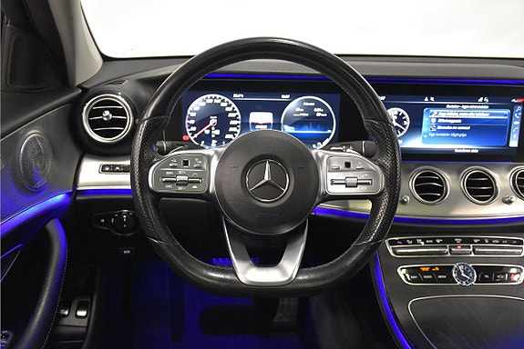 Mercedes-Benz E220 2 of 5