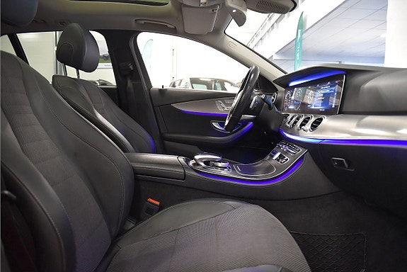 Mercedes-Benz E220 12 of 23