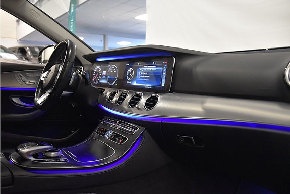 Mercedes-Benz E220 9 of 23