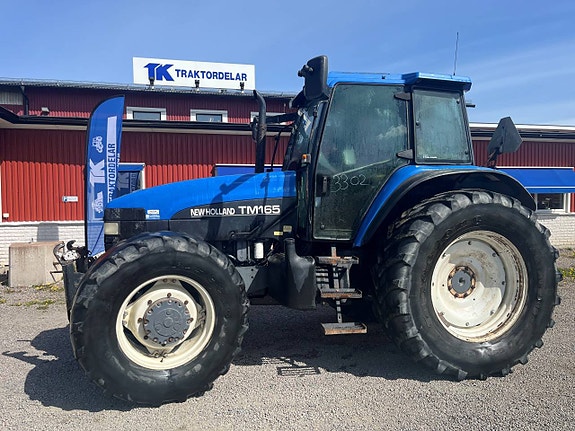 Nu demonteras New Holland TM 165