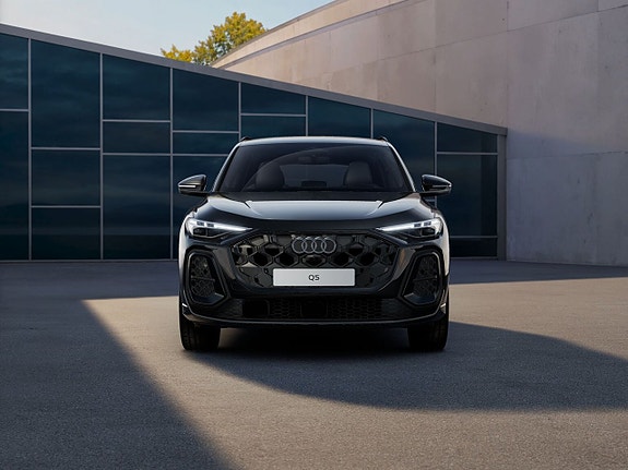 Audi Q5 2 of 5