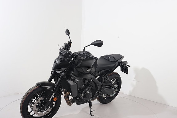 Yamaha MT-09 Y-AMT 4 of 5
