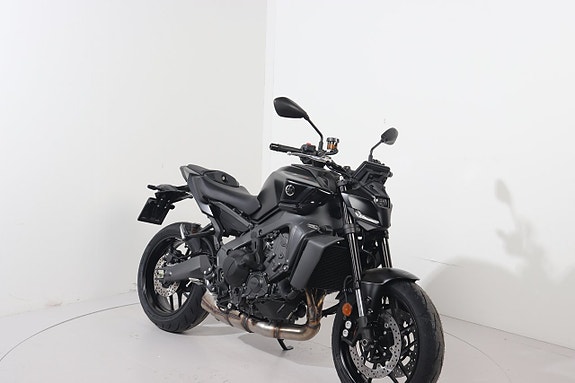 Yamaha MT-09 Y-AMT 2 of 5