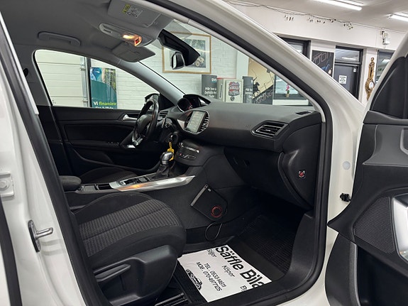 Peugeot 308 8 of 21