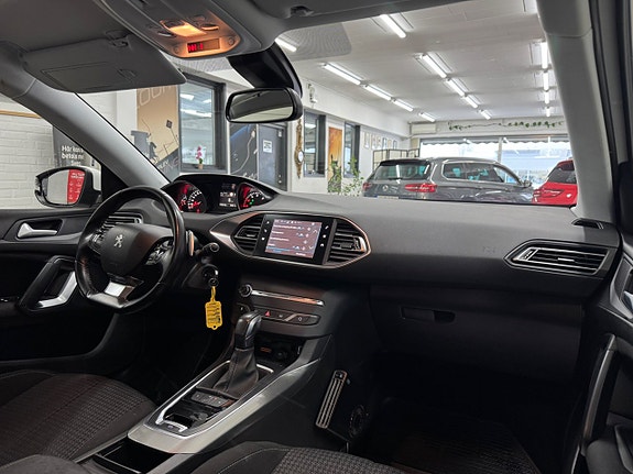 Peugeot 308 11 of 21