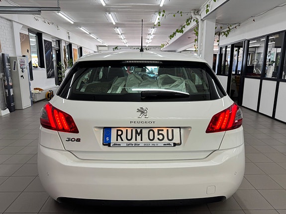 Peugeot 308 3 of 5
