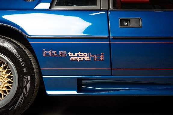 Lotus Esprit 24 of 30