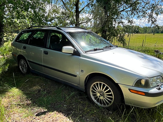 Volvo V40 4 of 5