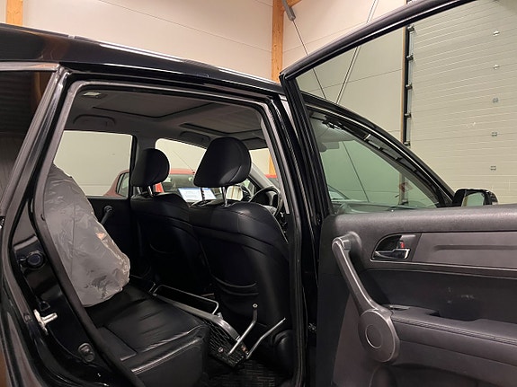 Honda CR-V 10 of 16