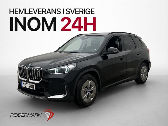 BMW iX1 3 of 5