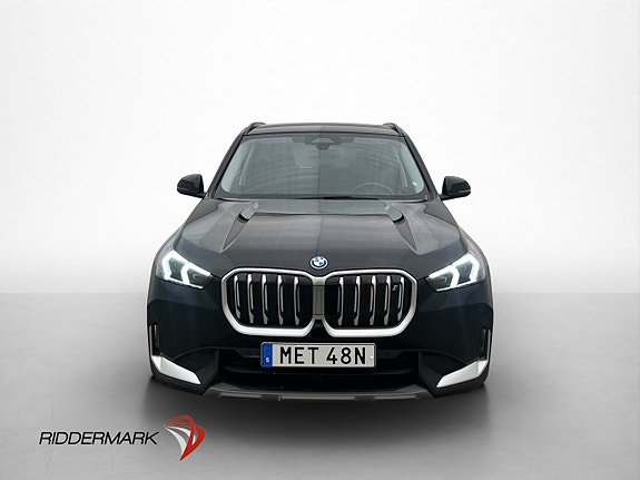 BMW iX1 2 of 5