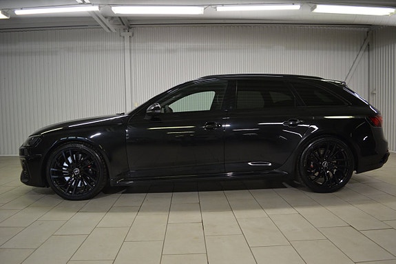 Audi RS4 3 of 5