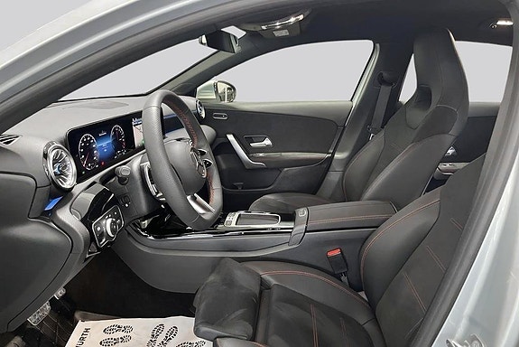 Mercedes-Benz A250 e 8 of 14