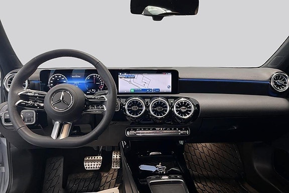Mercedes-Benz A250 e 7 of 14