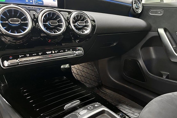 Mercedes-Benz A250 e 12 of 14