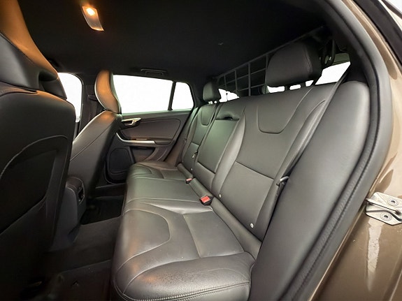 Volvo V60 Cross Country 25 of 30
