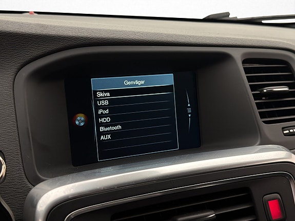 Volvo V60 Cross Country 19 of 30