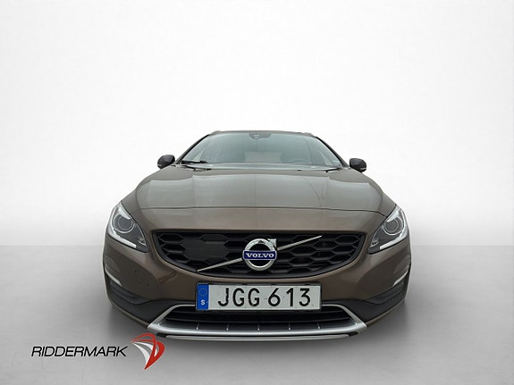 Volvo V60 Cross Country 2 of 5