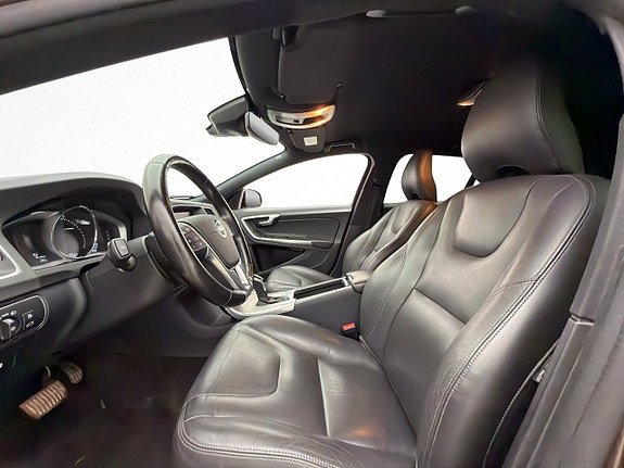 Volvo V60 Cross Country 11 of 30
