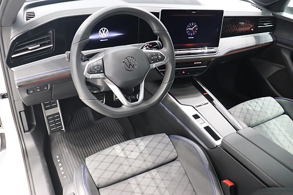 Volkswagen Passat 9 of 11