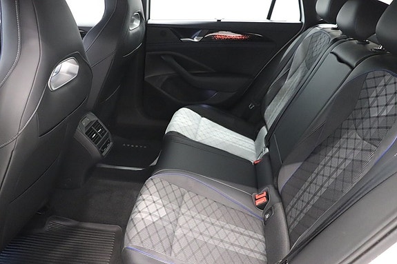 Volkswagen Passat 8 of 11