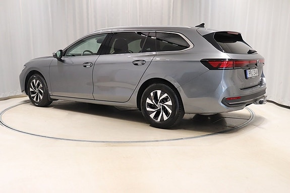 Volkswagen Passat 6 of 12