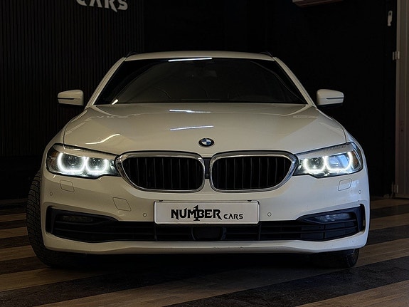 BMW 520d 3 of 5