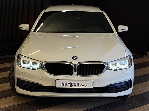 BMW 520d 4 of 5