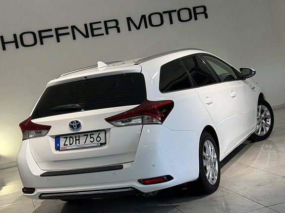 Toyota Auris 6 of 19
