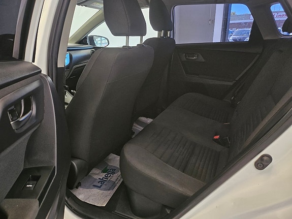 Toyota Auris 13 of 19