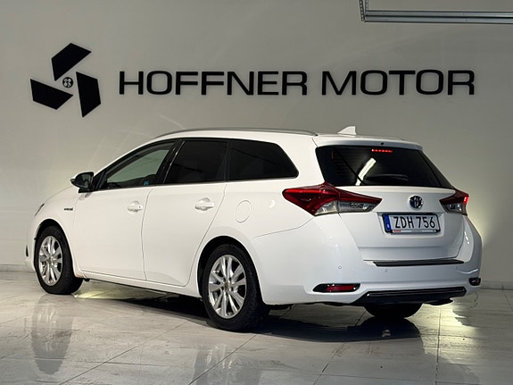 Toyota Auris 8 of 19