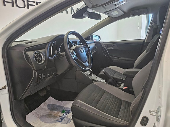 Toyota Auris 11 of 19