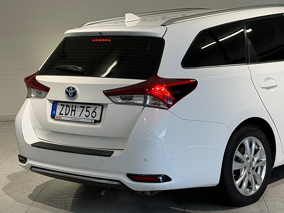Toyota Auris 7 of 19