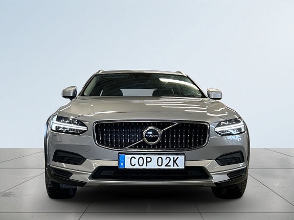 Volvo V90 Cross Country 2 of 5