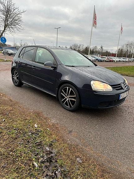 Volkswagen Golf V 2 of 5
