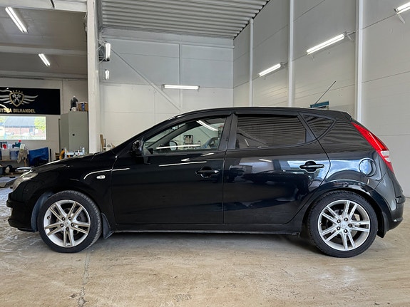 Hyundai i30 2 of 5