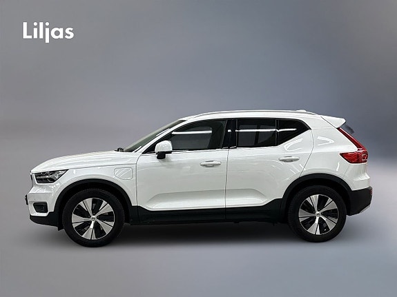 Volvo XC40 4 of 5