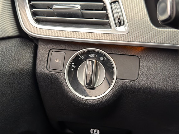 Mercedes-Benz E220 13 of 30