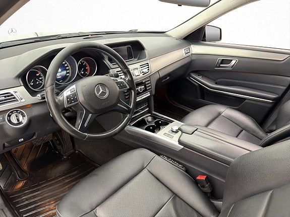 Mercedes-Benz E220 10 of 30